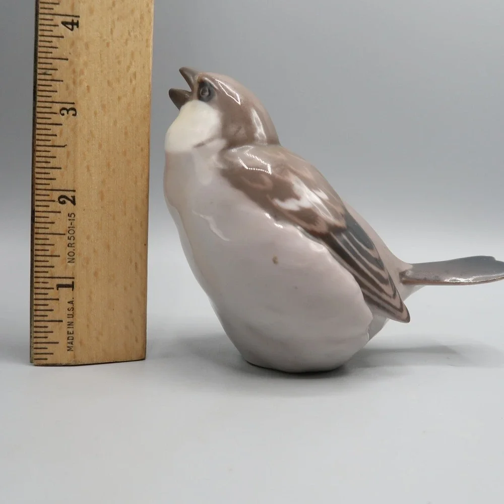 Bing & Grondahl B&G Porcelain Song Bird Sparrow #1607 Copenhagen made in Denmark
